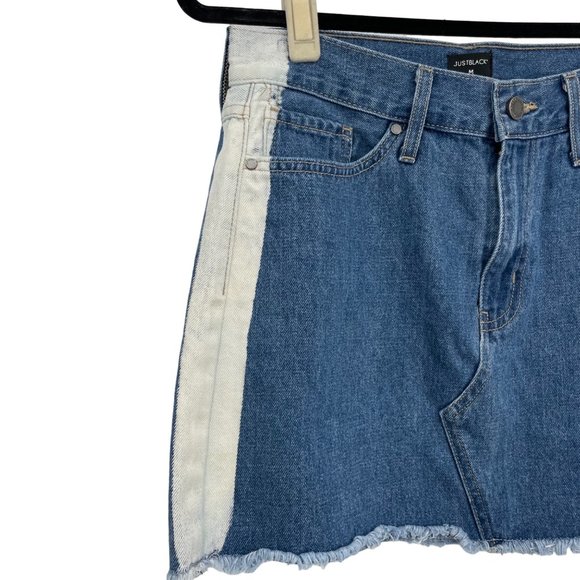 Just Black SZ Medium Two Tone Distressed Jean Denim Skirt Fringe Raw Hem Women's - Picture 3 of 7